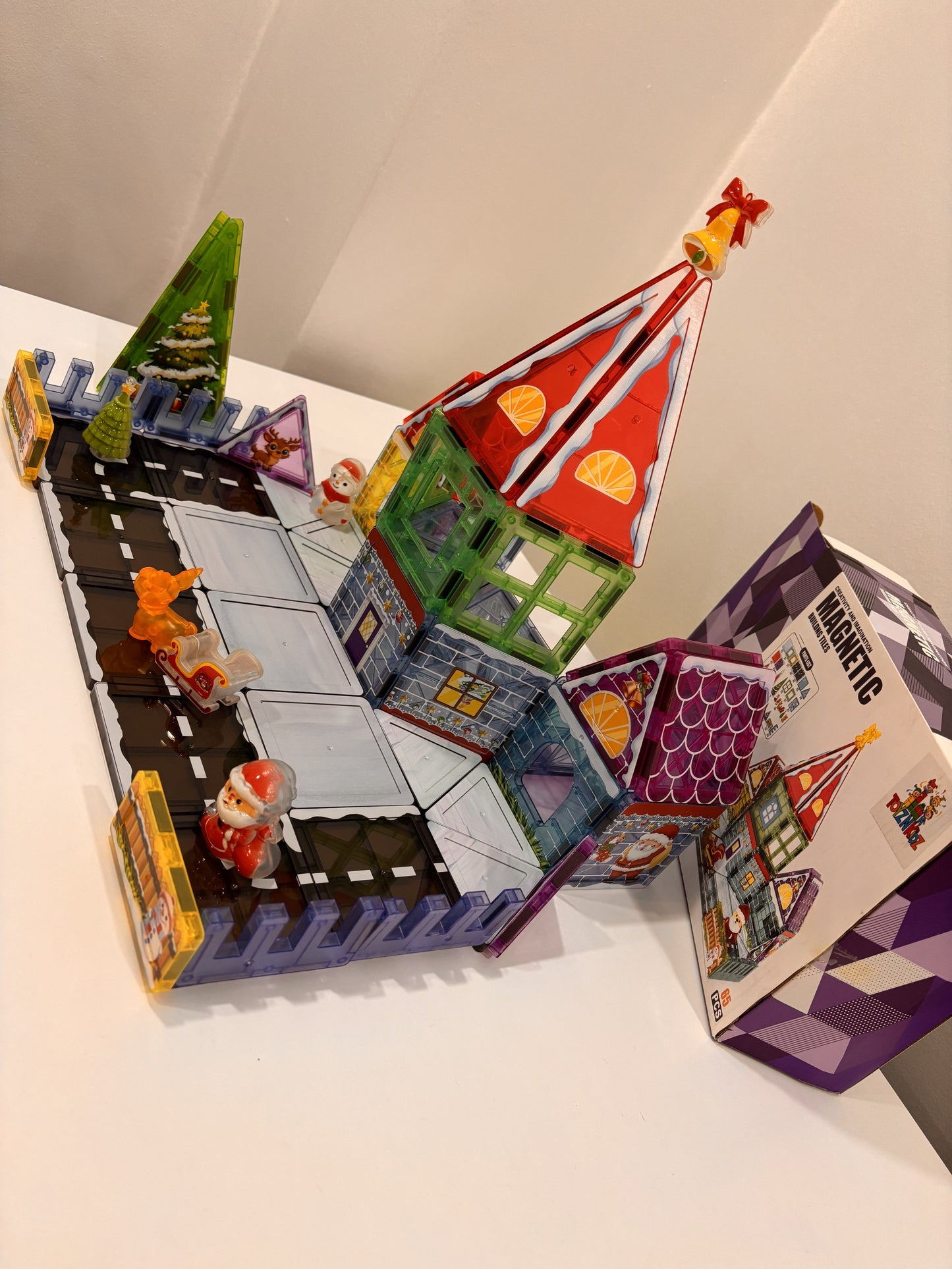 65 Parça Noel Evi Manyetik Yapı Blokları-STEAM Eğitici Karo Oyun Seti (7.5 Cm)