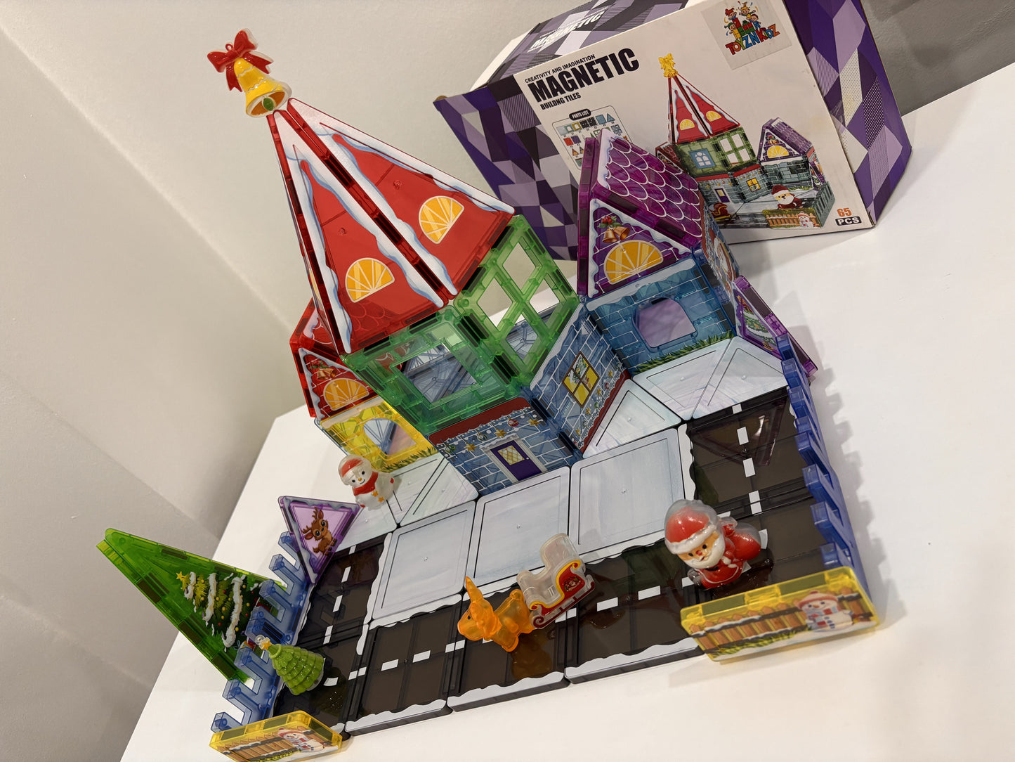 65 Parça Noel Evi Manyetik Yapı Blokları-STEAM Eğitici Karo Oyun Seti (7.5 Cm)